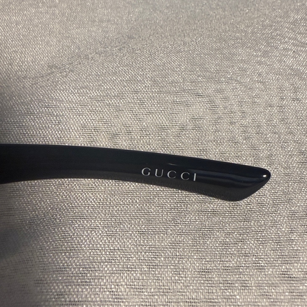 Gucci Black Oversized Sunglasses - Picture 3 of 6
